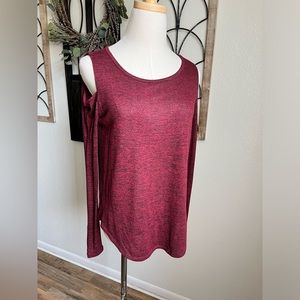 Used- like new Crimson Hollister long Sleeve size small